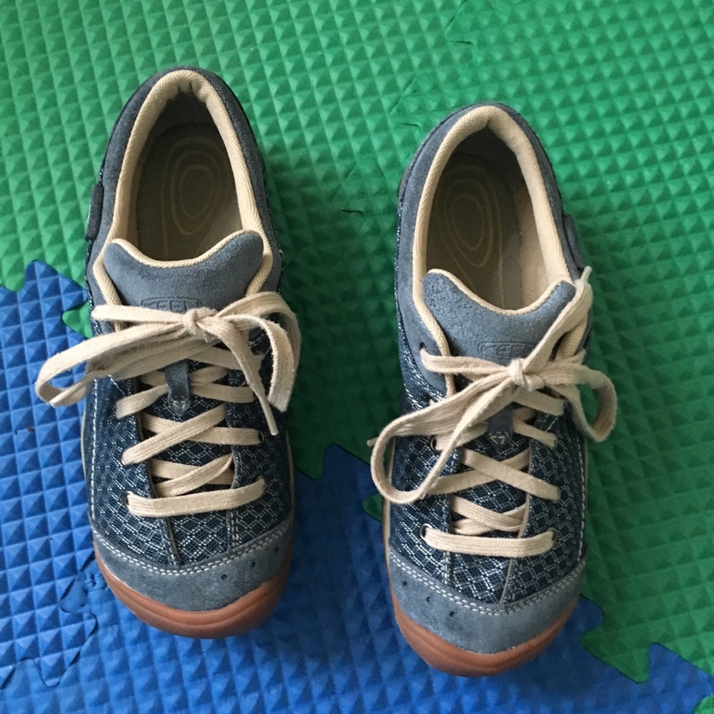 Keen Mercer Blue Sneakers size 8. Good Condition